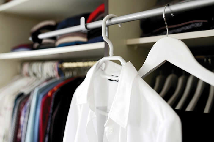 Desarrugadura de prendas inercial  